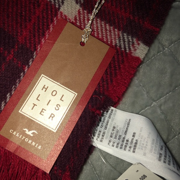 Hollister Scarf - Picture 2 of 2